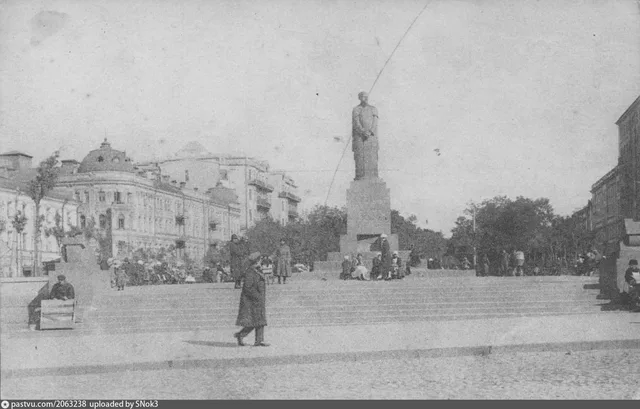 Памятник профессору К. А. Тимирязеву