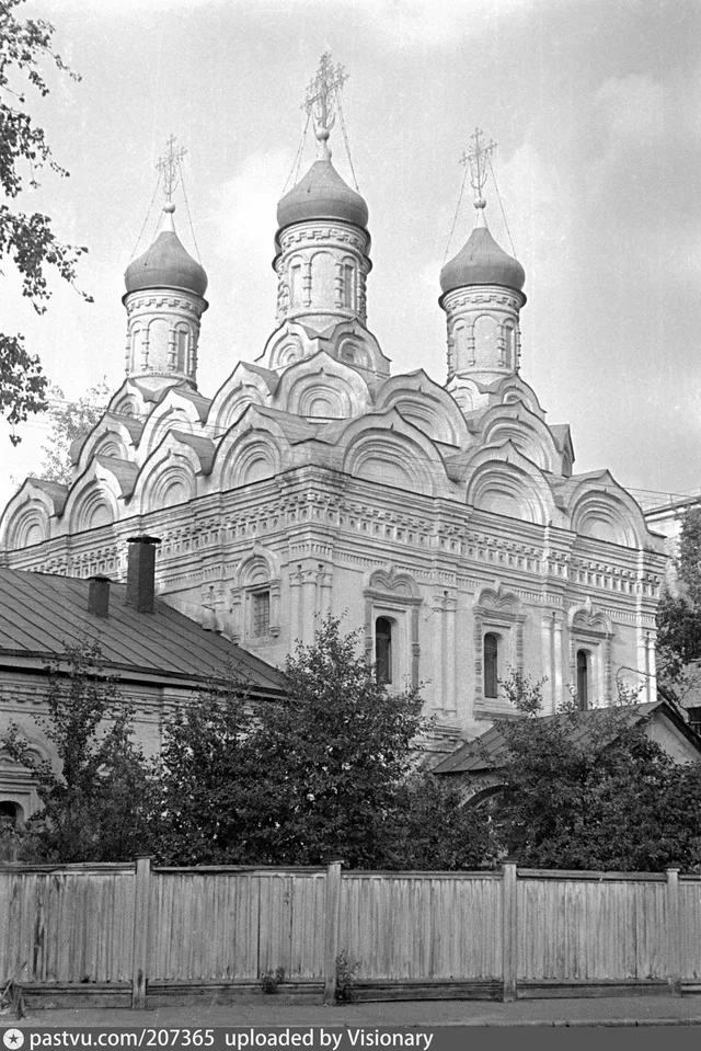 Церковь иконы Божьей Матери "Знамение" за Петровскими воротами