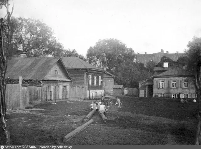 Малый Лёвшинский переулок. Погост церкви Покрова Пресвятой Богородицы в Лёвшине