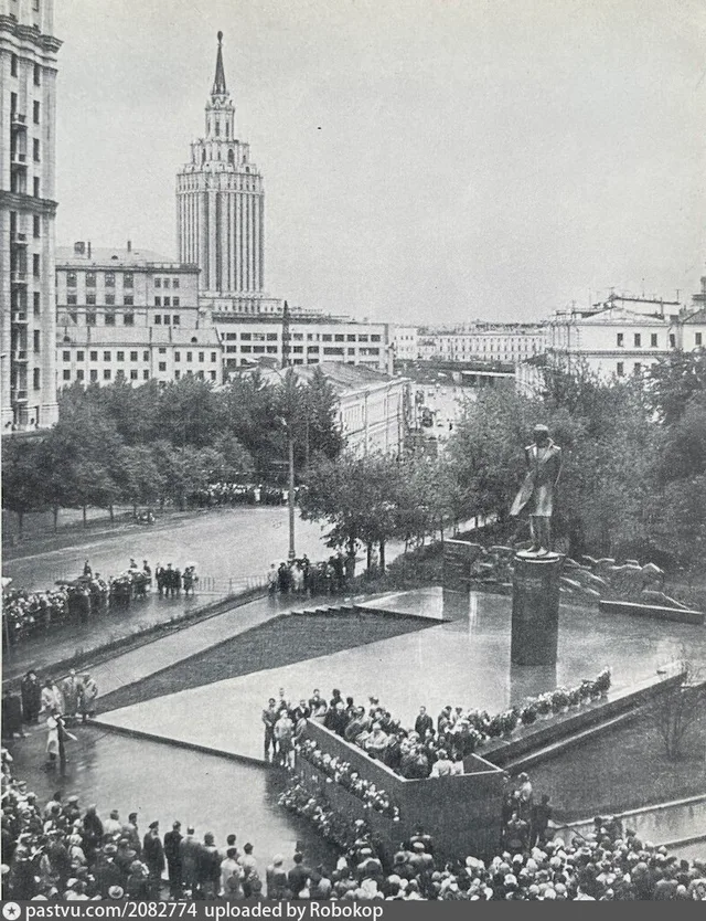 Открытие памятника М.Ю. Лермонтову в Москве