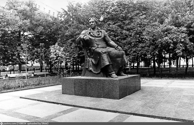 Памятник И. А. Крылову