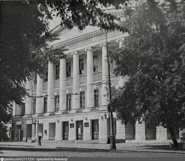 Страстной бульвар, 15. Городская усадьба XVIII в., с 1833 г. – Екатерининская больница