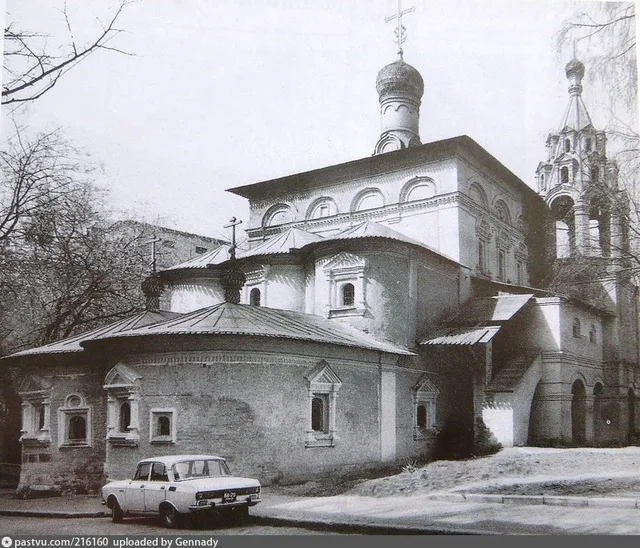 Церковь Трех святителей на Кулишках