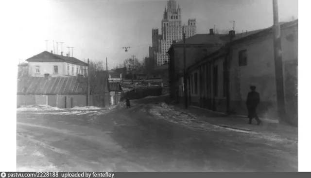 Горбатый переулок