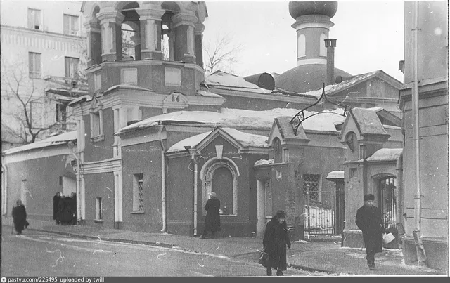 Улица Аксакова. Храм воскресения Словущего на Арбате.