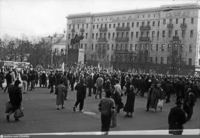 Памятник Юрию Долгорукому. Народные гуляния