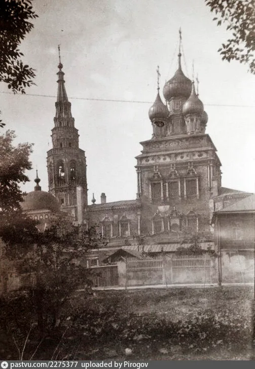 Кадашевский тупик. Церковь Воскресения в Кадашах