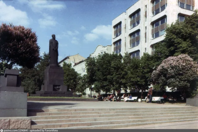 Памятник Тимирязеву на Тверском бульваре и новое здание ТАСС