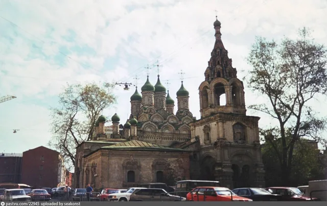 Церковь Знамения Пресвятой Богородицы за Петровскими воротами, на Песках