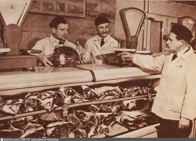 Мясное отделение магазина "Гастроном №2" на улице Арбат (на Смоленской площади)