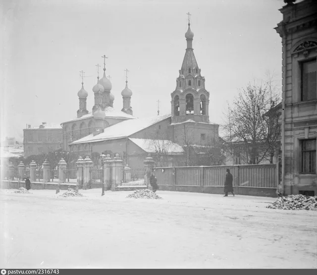 Поварская улица. Церковь Симеона Столпника