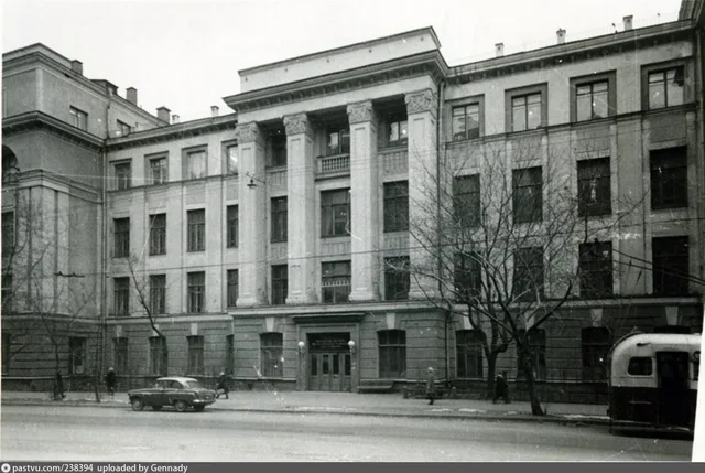 Историческое здание МИТХТ на Малой Пироговской улице