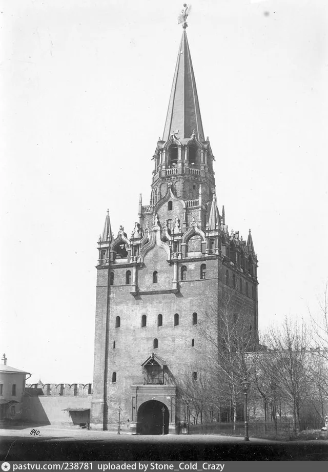 Троицкая башня