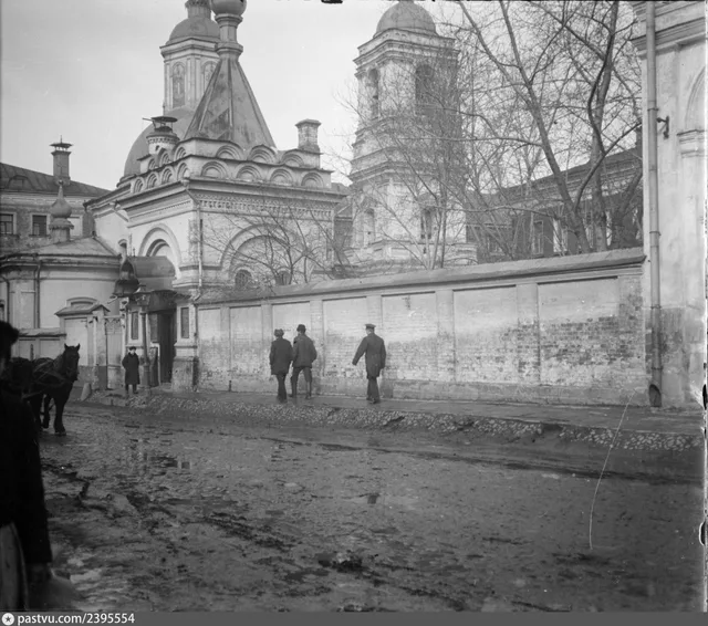 Подколокольный переулок. Церковь Николая Чудотворца в Подкопаях