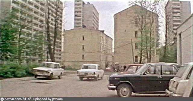 Дворы Докучаева переулка