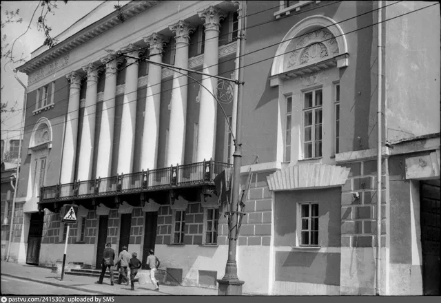 Суворовский бульвар, дом № 12-а. Городская усадьба Луниных