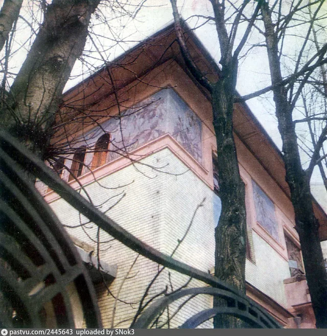 Улица А. Толстого, 2. Бывший особняк Рябушинских (Музей Горького)