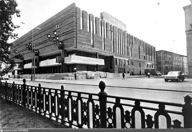 Новое здание Московского художественного академического театра СССР им. М. Горького