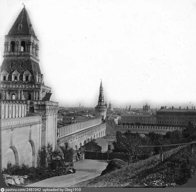 Кремль. Елено-Константиновская и Беклемишевская башни от Спасской