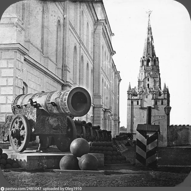 Кремль. Царь-пушка, Троицкая башня