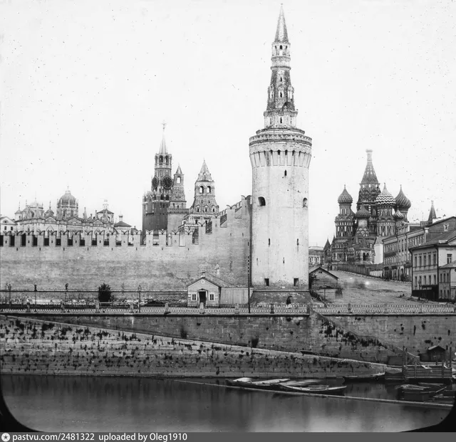 Кремль. Беклемишевская башня с набережной