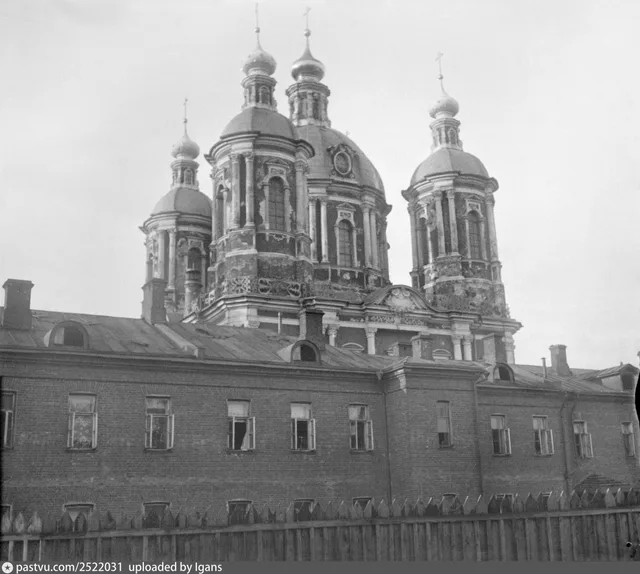 Пятницкая улица. Церковь Климента Папы Римского