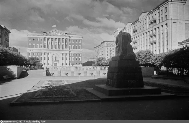 Москва, памятник В.И. Ленину на Советской площади