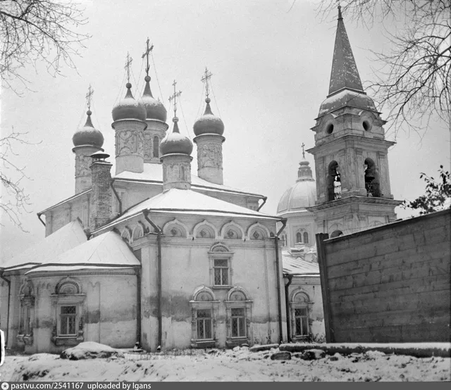 Большой Ивановский переулок. Церковь Святого Владимира в Старых Садех
