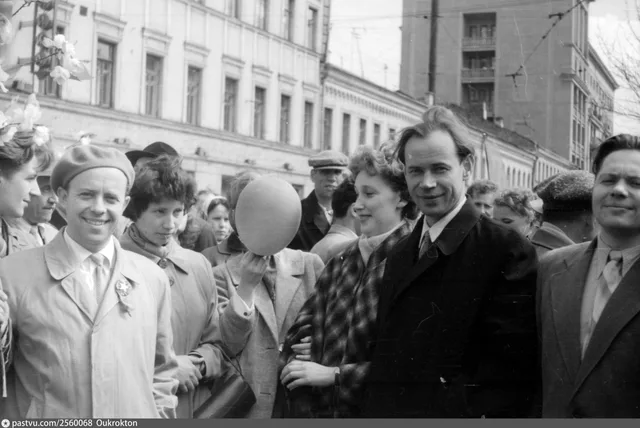 Сретенский бульвар. На первомайской демонстрации