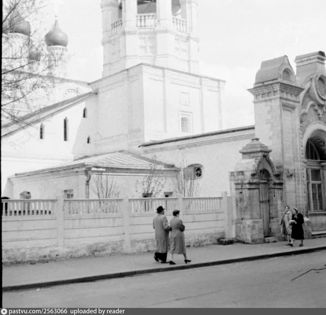 Колокольня церкви Спаса Преображения на Песках