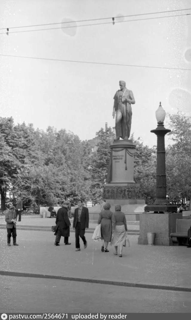 Памятник А.С. Грибоедову