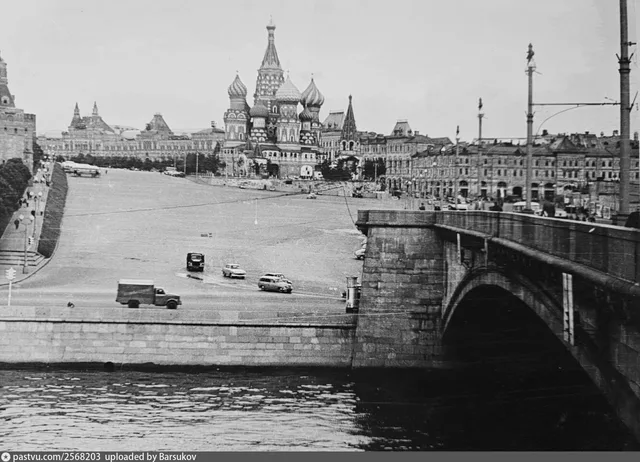 Большой Москворецкий мост и Васильевский cпуск