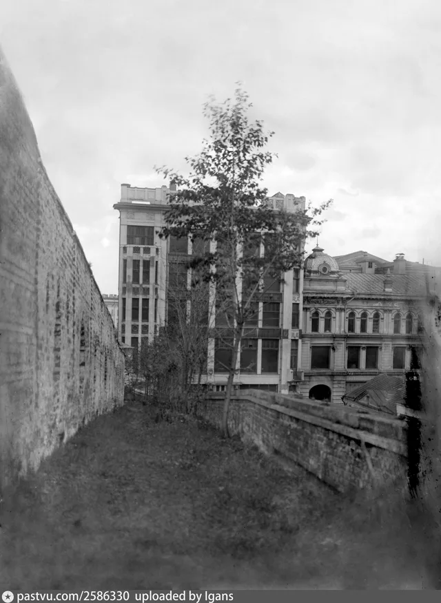 Китайгородская стена у Варварских ворот