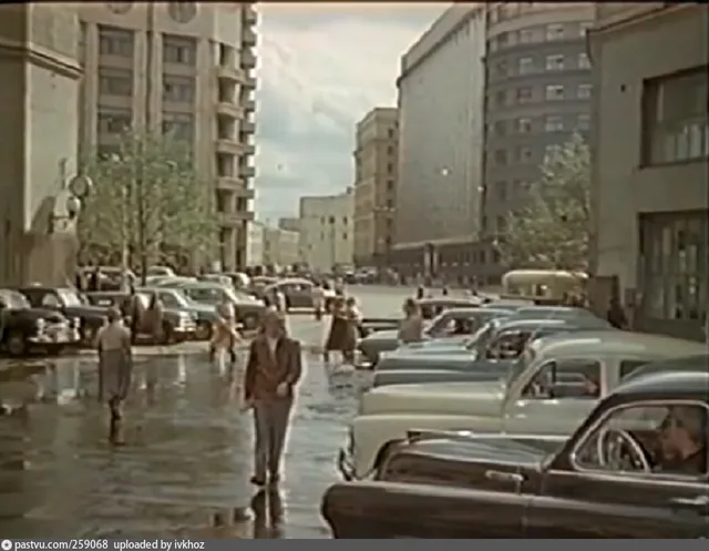 Вид от памятника В.В.Воровскому на Фуркасовский переулок