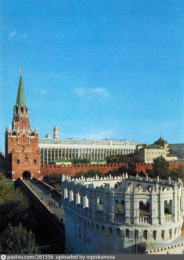 Кутафья и Троицкая башни Московского Кремля