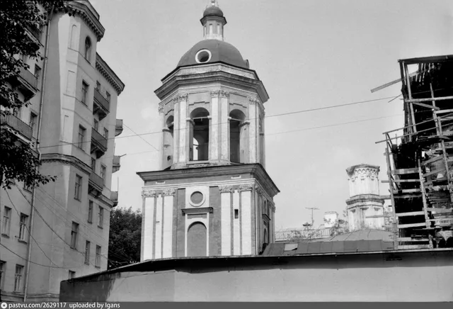 Тверской бульвар. Колокольня церкви Иоанна Богослова