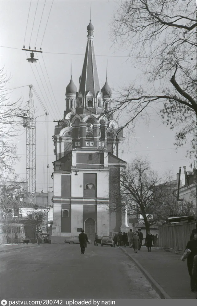 5-й Котельнический пер. Церковь Святителя Николая на Болвановке.