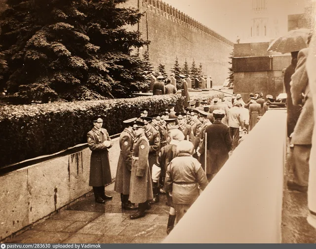 У Кремлёвской стены