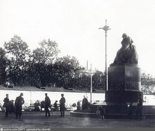 Памятник Н. В. Гоголю (вариант №3)