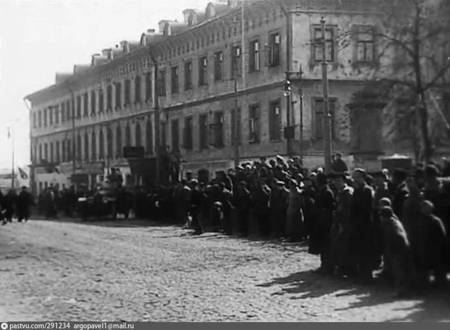 Никитский бульвар. У дома наследников В.Н.Савостьянова