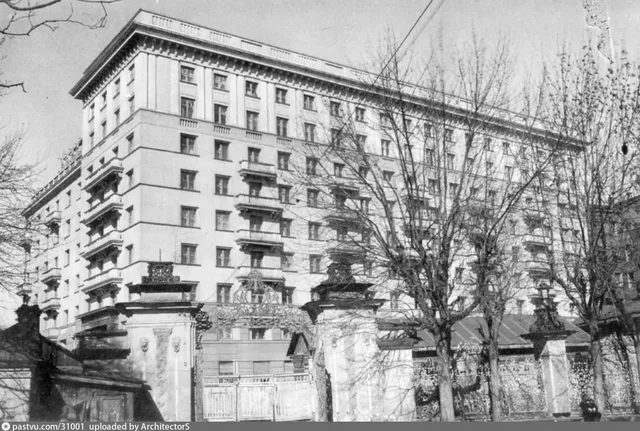 Двор Большого Толмачевского переулка.