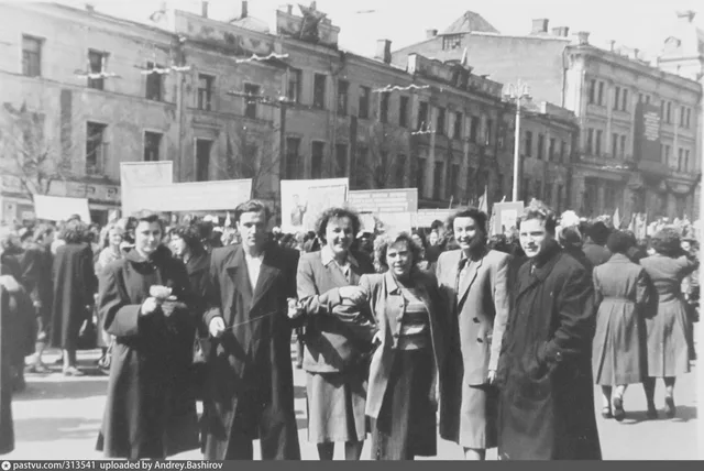 Первомайская демонстрация на ул. Горького в Москве
