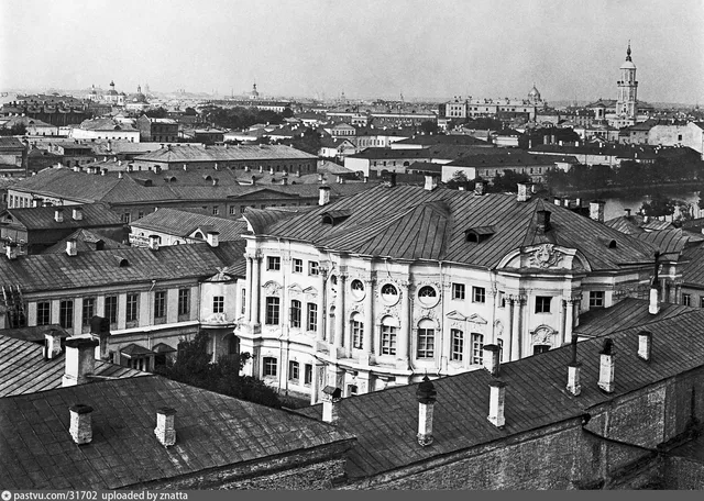 Панорама из Барашей в сторону Чистых прудов. Дворец Апраксиных-Трубецких