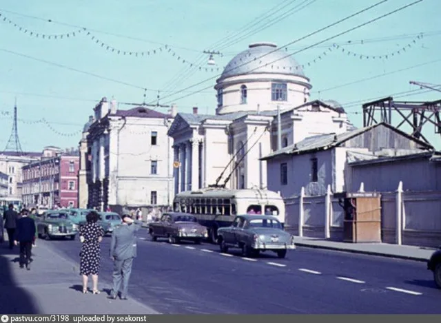 Улица Разина (Варварка). Храм святой великомученицы Варвары
