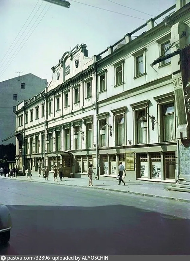 Проезд Художественного театра (ныне - Камергерский переулок)