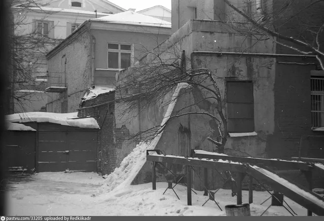 Петровка 24 , двор