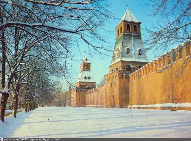 1-я Безымянная и Тайницкая башни