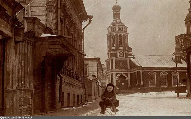Ивановский тупик. Вид на храм Святого Мученика Иоанна Воина