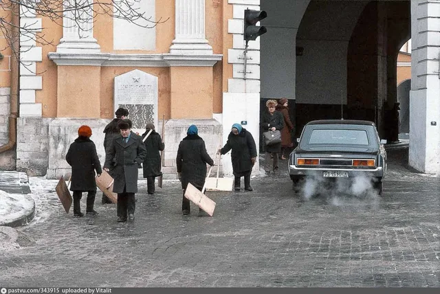 Московский Кремль. У арки Арсенала