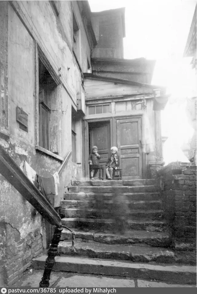 Двор церкви Варвары Великомученицы (4)